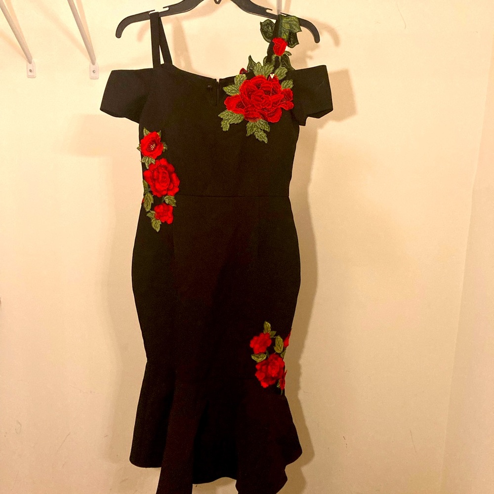 Brand new!  Elegant evening dress! Guess, size S